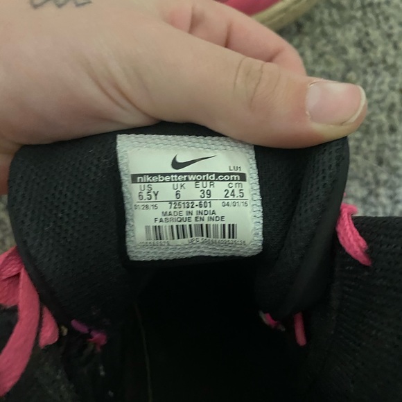 Nike Basketball Shoes - Picture 2 of 3